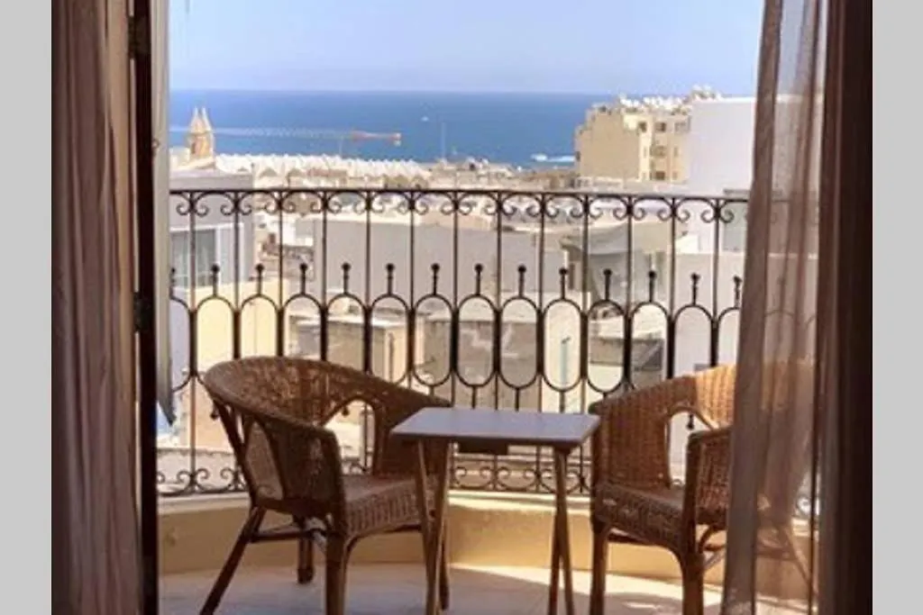 Stunning 4 Bedroom Apart. Near Balluta Bay Sliema 0*,  Malta