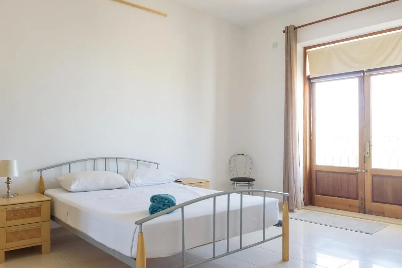 Stunning 4 Bedroom Apart. Near Balluta Bay Sliema 0*,