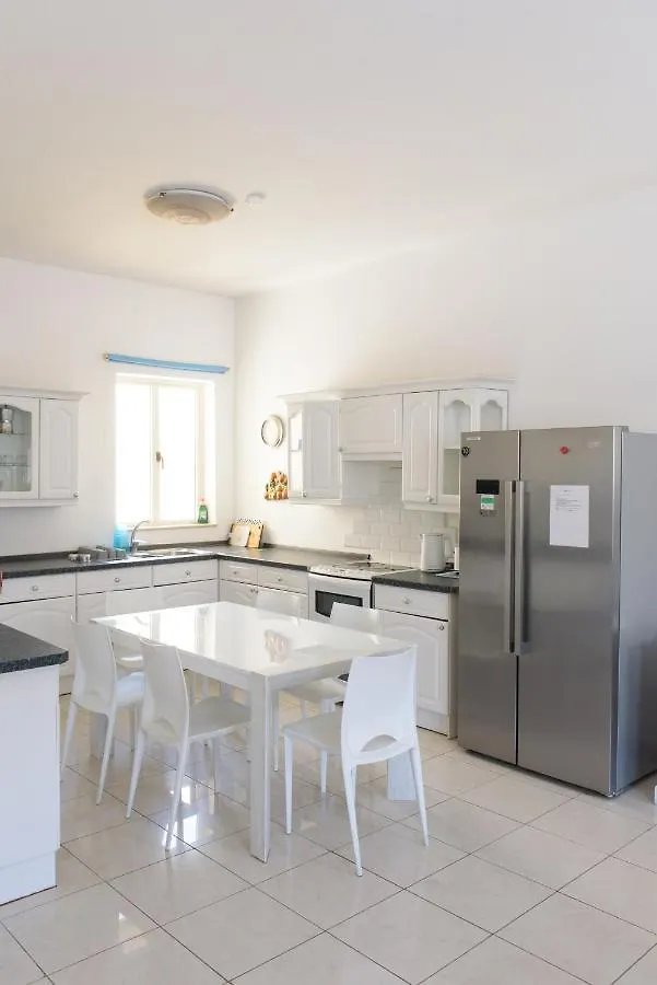 Stunning 4 Bedroom Apart. Near Balluta Bay Sliema Apartment