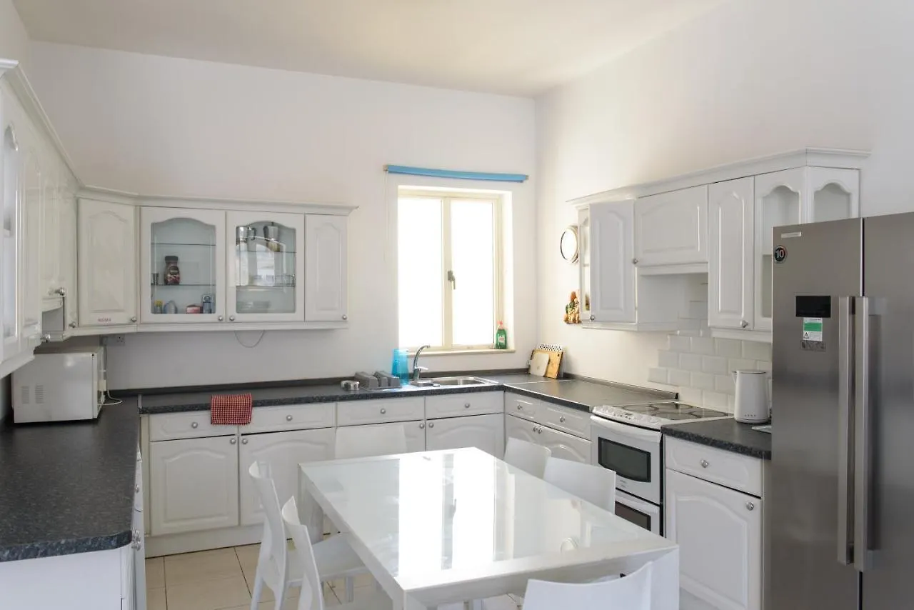 Apartment Stunning 4 Bedroom Apart. Near Balluta Bay Sliema