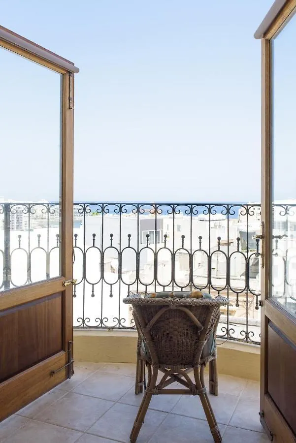 Apartment Stunning 4 Bedroom Apart. Near Balluta Bay Sliema