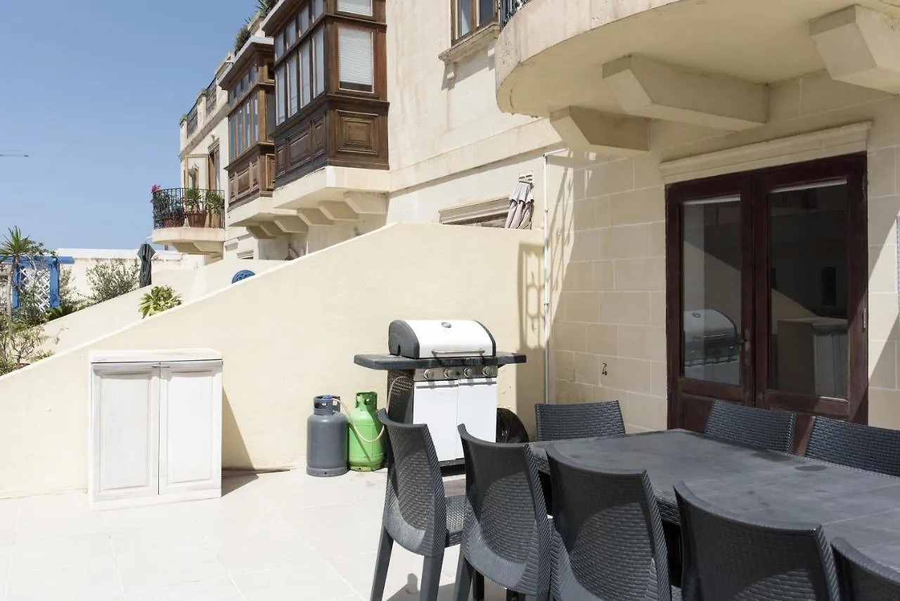 Stunning 4 Bedroom Apart. Near Balluta Bay Sliema