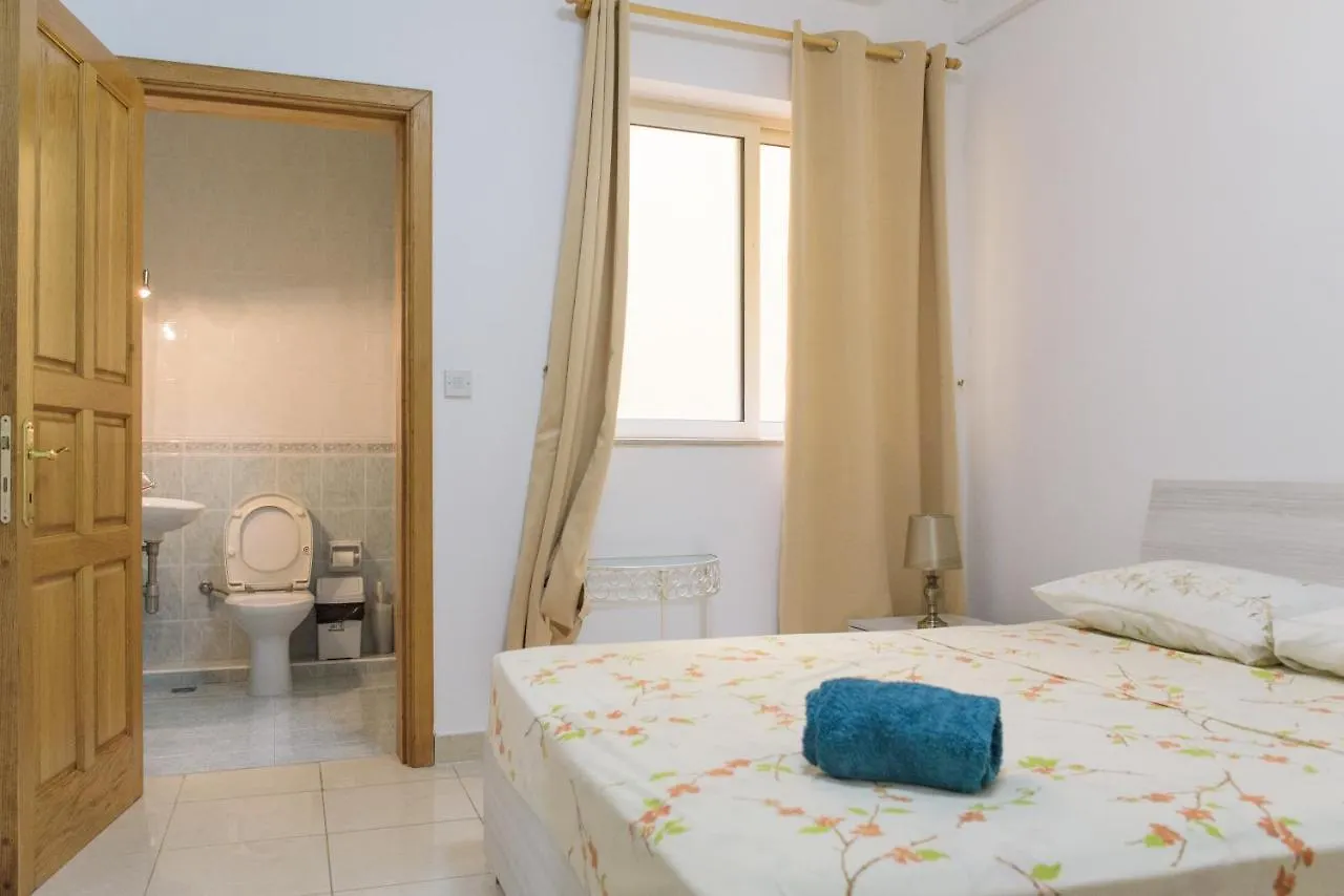 Apartment Stunning 4 Bedroom Apart. Near Balluta Bay Sliema